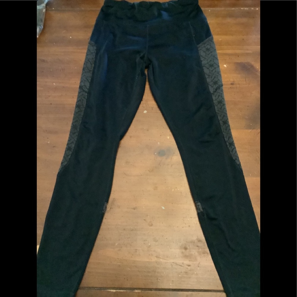 Black leggings with pockets